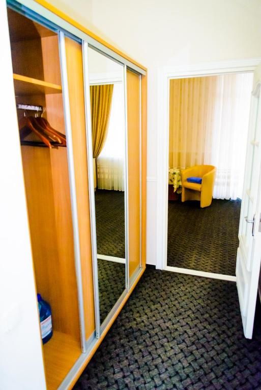 Отель Hotel Mon Senior Бердянск