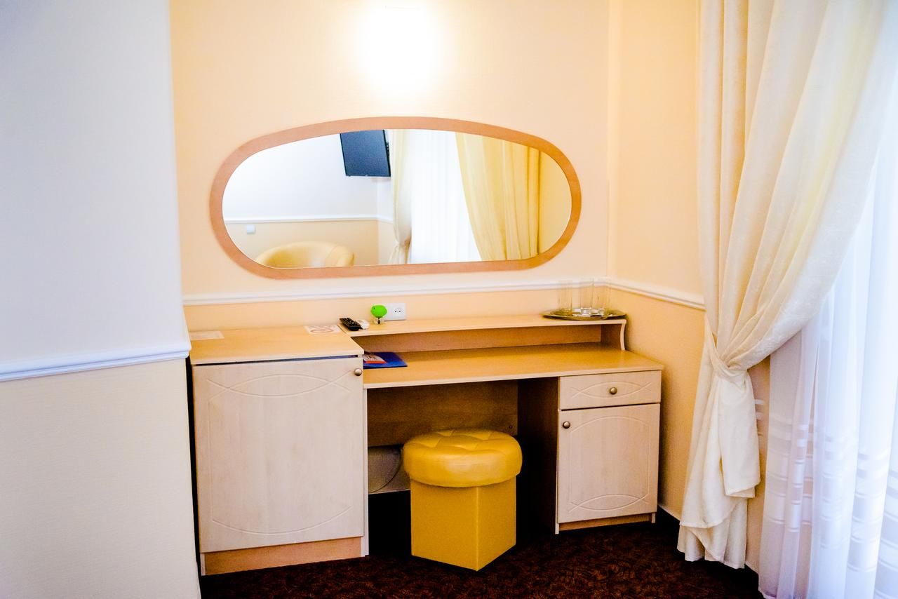 Отель Hotel Mon Senior Бердянск